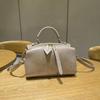 Bolso bandolera de piel suave para mujer, bolso de viaje, primavera 2025, elegante y portátil, tipo almohada Boston.