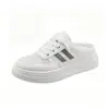 Zapatos de verano nuevos y versátiles para mujer con suela gruesa para uso casual diario, 2026 zapatos blancos transpirables de moda que aumentan la altura para mujer