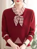 El atuendo de otoño de mamá: Top de punto con cuello en V y lazo, conjunto de camisas base finas elegantes y rejuvenecedoras para mujeres de mediana edad y mayores