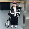 Chaqueta para niño primavera y otoño 2026 estilo nuevo, ropa de otoño elegante y genial para niños, cortavientos estilo deportivo coreano, top de otoño para niño