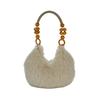 Bolsa Dumpling de Pelúcia de Veludo com Contas de Madeira Super Popular de Outono e Inverno para Mulheres 2025 Nova Moda Coreana de Nicho Bolsa de Ombro