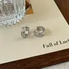 Brincos de zircônia com listras cruzadas em forma de U vazado, design moderno, simples e requintado para mulheres, brincos versáteis de luxo leve vintage