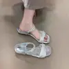 Hermosas sandalias de cuña con pedrería de tacón bajo Chuyuji para mujer, para uso exterior en verano, nuevo modelo 2026, adecuadas para combinar con faldas, sandalias de tacón alto sin cordones