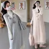 Conjunto de vestido de malha colete de maternidade floral tridimensional suave 2026 outono e inverno vestido de colete de maternidade sem mangas com acabamento em renda