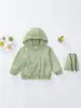 Jaquetas Infantis Novas para Meninos e Meninas, Roupas de Proteção Solar com Capuz e Zíper para o Verão com Bolsos, Peças de Exterior Casuais e Modernas