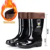 Botas de chuva forradas com fleece, estilosas, impermeáveis, de cano médio, botas de chuva espessas, sapatos impermeáveis, de cano curto, resistentes ao desgaste, resistentes a odores, antiderrapantes e quentes