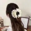 Pinza para el pelo con flor de encaje estilo vacación romántica de principios de primavera, pasador atmosférico nuevo y moderno, pinza de tiburón hecha a mano con flor de rosa