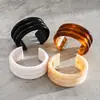 Pulseira aberta redonda de resina multicamadas europeia e americana, simples e moderna para primavera e verão, adequada para o dia a dia, joia feminina de nicho de alta qualidade