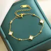 Pulsera de 7 mm tamaño pequeño acero de titanio moda para mujer de alta gama simple lujo ligero trébol de cuatro hojas comercio electrónico transfronterizo joyería al por mayor acero de titanio
