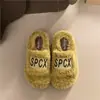 Nuevas pantuflas cálidas y gruesas para mujer, peludas, con bordado de letras, para uso en casa en otoño e invierno, pantuflas de algodón 2026 con forro de felpa
