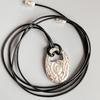 Collar con colgante en forma de caracola con diseño de nicho para mujer, cadena de lana negra de cuerda, cadena de clavícula superpuesta de alta calidad.