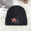 Chapéu de lã com laço para mulheres, design de gato doce e fofo, proteção quente para as orelhas, chapéu para clima frio, chapéu de tricô versátil estilo coreano para outono e inverno