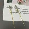 Pendientes Largos Elegantes con Borlas Pendientes de Alto Nivel con Sentido de Diseño de Nicho Accesorios para Orejas de Lujo Ligero Asimétricos para Mujer