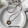 Colar com Pingente de Flor Colorida Simples Estilo Coreano e Japonês com Cordão Longo de Couro para Mulheres Corrente de Suéter de Moda Versátil Corrente de Suéter para o Dia a Dia
