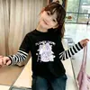 Camiseta de manga larga de algodón puro para niña 2026 primavera y otoño nueva con estampado de dibujos animados lindos cuello redondo patchwork a rayas top
