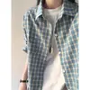 Camisa casual de cuadros azules de manga larga para hombres y mujeres, adecuada para usar en capas en otoño, estilo retro americano con un toque de alta gama