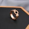 Anillo de números romanos de diseño de nicho Ins para mujer de acero de titanio Anillo distintivo para dedo índice de celebridad de Internet Anillo simple para estudiante