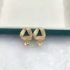 Joyas hechas a mano DIY aretes de perlas para mujer, accesorios de aretes de botón huecos, aretes de diseño triangular geométrico satinado al por mayor
