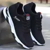 Sapatos Masculinos 2026 Novos Respiráveis Casuais Versáteis Sapatos Masculinos Pretos Tênis de Corrida Solado Macio Sapatos Antiderrapantes Superfície em Malha Sapatos Esportivos