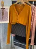 Impresionante Chaqueta Cardigan de Punto Naranja con Cuello en V, Estilo Perezoso Chic con Volantes, para Mujeres Menudas de Principios de Otoño