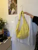 Bolsa Transversal Estilo Coreano Simples de Nylon, Bolsa Tote Plissada Grande Capacidade para Mulheres, Bolsa Meia-Lua - Novidade Primavera/Verão 2025