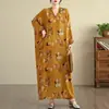 Foto real de Otoño Temprano 2025 Nuevo Estilo Estilo Vacacional Viaje Cuello en V Falda Larga Retro Cubriendo la Carne Vestido Sencillo para Mujeres