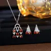 Juego de joyería para mujer de Oriente Medio con coloridas piedras de circonita, con un diseño elegante, lujoso y sofisticado, presentando brillantes diamantes y aretes y collar dinámicos