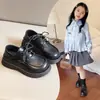 Sapatos de Couro para Meninas 2026 Novo Modelo Primavera e Outono Sapatos para Apresentação Escolar Infantil para Crianças Maiores, Mocassins Pretos com Solado Macio