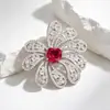 Broche de Flor Hueca de Zirconia Completa de Gama Alta Francesa Aleación de Cobre Micro-Incustado Zirconia Exquisito Versátil Accesorio de Ropa Nuevo Pin