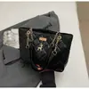 Bolsa Feminina de Grande Capacidade 2025 Novo Estilo Coreano Bolsa de Ombro Matelassê Bolsa de Mão Bolsa com Corrente Bordada Bolsa Tote Simples para Mulheres
