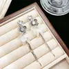 Pendientes Largos de Concha con Borlas, Textura Floral Plateada, Estilo Resort para Mujer, Nuevos de 2025, Joyería para Orejas de Alta Gama para la Costa