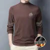 DestacadoNueva camiseta básica de otoño e invierno para hombre, corte holgado, cuello semi-alto, camiseta de manga larga de moda con cuello medio-alto