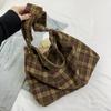 Bolsas de Lana para Mujer, Gran Capacidad, Nuevas Versátiles Bolsas de Hombro Otoño e Invierno 2026, Mochilas de Cuadros de Moda de Este Año