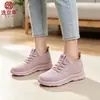 Sapatos femininos esportivos de malha respirável com amortecimento a ar e sola leve, para atacado transfronteiriço, coleção primavera/outono 2026, slip-on, estilo preguiçoso, versáteis, em estoque