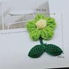 Accesorios para suéter, broche decorativo con linda flor terminada, hecho a mano, tejido a ganchillo, para niña, con forma de corazón, para bolso, pantalones y decoración.
