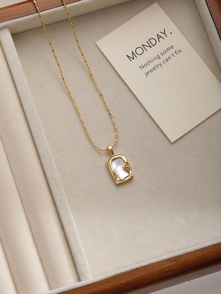 轻奢贝母方框吊坠项链镀18K金感锁骨链