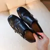Mocasines de cuero de vaca súper suaves estilo británico vintage de cuero genuino para mujer con hebilla de cinturón, zapatos planos brogue versátiles