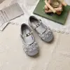 Sandalias de Malla de Color Sólido para Niñas 2026 Primavera/Verano Nuevo Estilo Flor de Perla Lazo Zapatos Sencillos Zapatos de Rendimiento para Niños