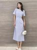 Nueva Ropa de Mujer de Gejia 2024 Verano Nuevo Estilo Espalda Cuello en V Cintura Ajustada Elegante Vestido de Manga Corta con Abertura para Mujer