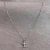 Novo Colar de Cruz Feminino Estilo Ins Nicho Corrente de Clavícula Cruzada de Luxo Leve Sem Cor
