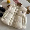 Colete infantil acolchoado, estilo inverno 2026 para meninos, peça externa espessa e quente, colete acolchoado para bebê, blusa temática de urso para meninas