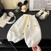 Pantalones deportivos bordados de estilo coreano para niños, nueva colección de primavera para niños y niñas, elegantes y modernos con un diseño de pierna cónica