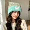 Gorro de punto para mujer de otoño e invierno, lindo y cálido, versátil, estilo coreano, adelgazante y protector de orejas