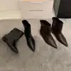 Outono e Inverno 2025 Novo Estilo Bico Fino Salto Escondido Slip-On Moda Botas Curtas para Mulheres Botas Chelsea Retrô Botas Únicas Botas Martin