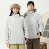 Chaqueta 3 en 1 para Hombre para Exteriores Impresión Personalizada y Bordado de Logo Cortavientos Impermeable Procesamiento Desmontable Empresa Compra Grupal para Exteriores