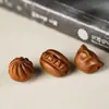 Colgante Llavero de Madera de Durazno Viejo para Dumplings y Panchos Talla en Madera 3D Accesorio de Artesanía Decoración Hecha a Mano para DIY