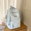 Mochila de estilo japonês, moderna e esteticamente agradável, com designs de estrelas e luas, perfeita para alunos do ensino fundamental II e médio, oferecendo uma opção casual e leve.