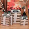 Caja de Regalo de Hierro Forjado Navideño Juego de Tres Piezas Suministros de Decoración Navideña Arreglo de Escena Adornos de Hierro Forjado Navideños Accesorios