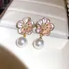 Charme Delicado e Feminino~ Brincos de Flor com Zircônia e Pérola, Brincos de Luxo Leve e de Alta Qualidade, Doces e Delicados, Brincos Versáteis para Mulheres