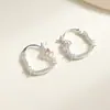 Brincos de Tarraxa Vazados de Gato Brilhantes Inspirados em Design com um Temperamento Doce e Fashion, Versáteis e de Luxo Leve de Nicho